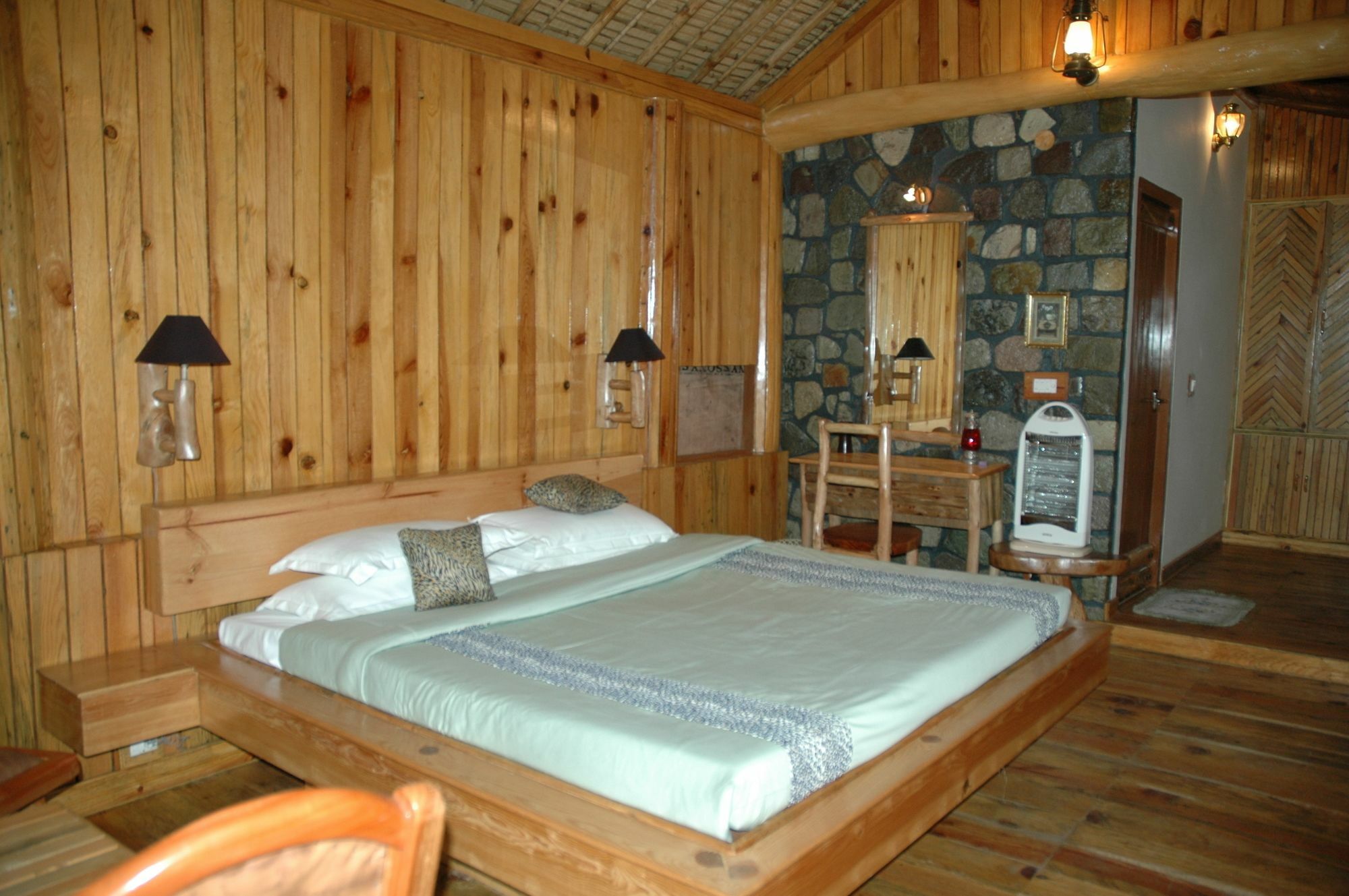 Camp Riverwild Hotel Garjia Екстериор снимка